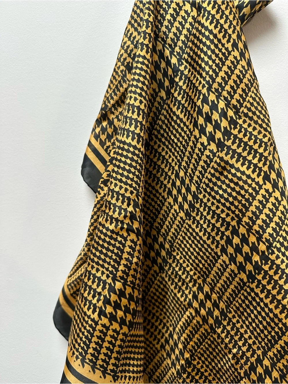 Black and Gold Houndstooth 100% silk scarf- Unbranded 32”x33”